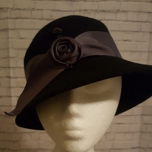 Cloche hat